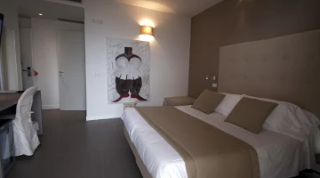 Deluxe double room with desk