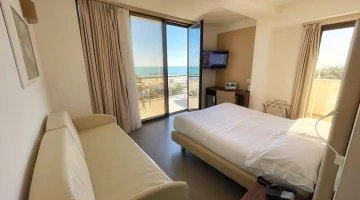 Double bedroom with sofa