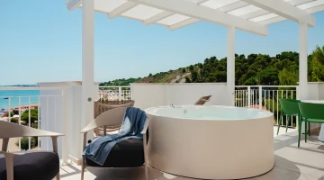 Private Terrasse mit Whirlpool in der King Suite