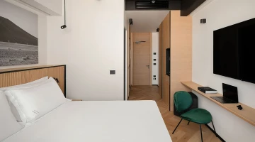 Deluxe Doppelzimmer mit TV und Schreibtisch