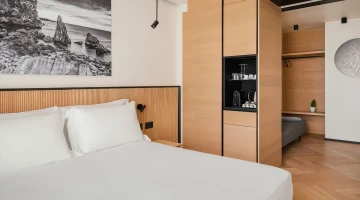 Queensize-Schlafzimmer mit drittem Bett