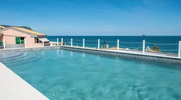 Piscina panoramica sul tetto