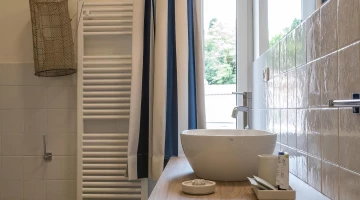 Bagno con set di cortesia