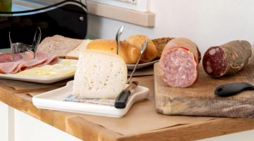 Lokale Wurstwaren und Käse
