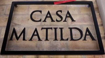 Insegna Casa Matilda