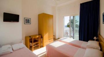 Triple room
