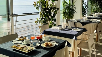 Frühstück mit Meerblick