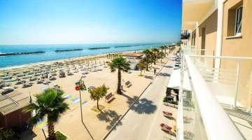 Balkone mit Blick auf das Meer