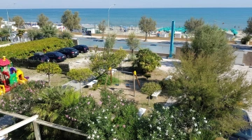 Parking et jardin privé