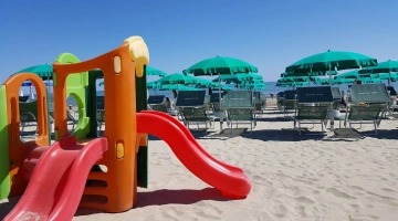 Aire de jeux sur la plage privée