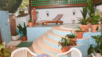 Mini pool with shower