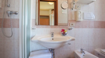 Private facilities with shower box
