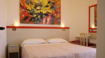 Double room with balcony and desk