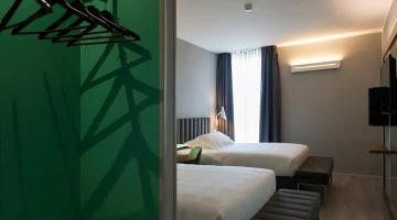 Kleiderschrank im Zimmer