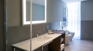 Badezimmer mit Duschkabine