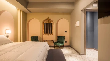 Room with armchairs