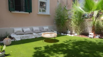 Jardin avec canapés