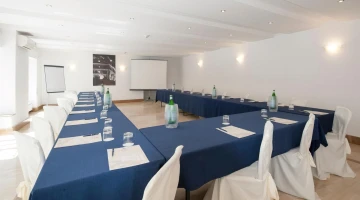 Besprechungsraum mit Hufeisenanordnung