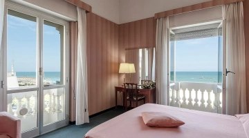 Camera matrimoniale vista mare