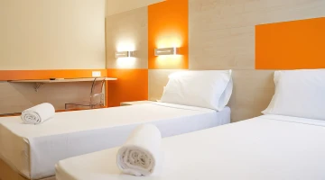 double room with single beds