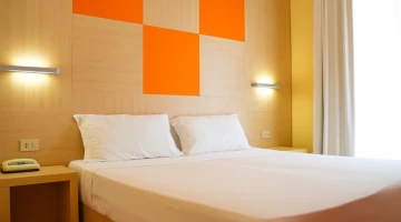 Double room with telephone