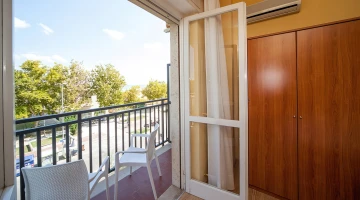 Room with furnished balcony