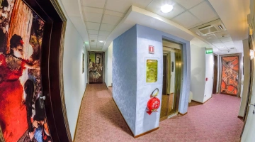 Structure équipée d'un ascenseur