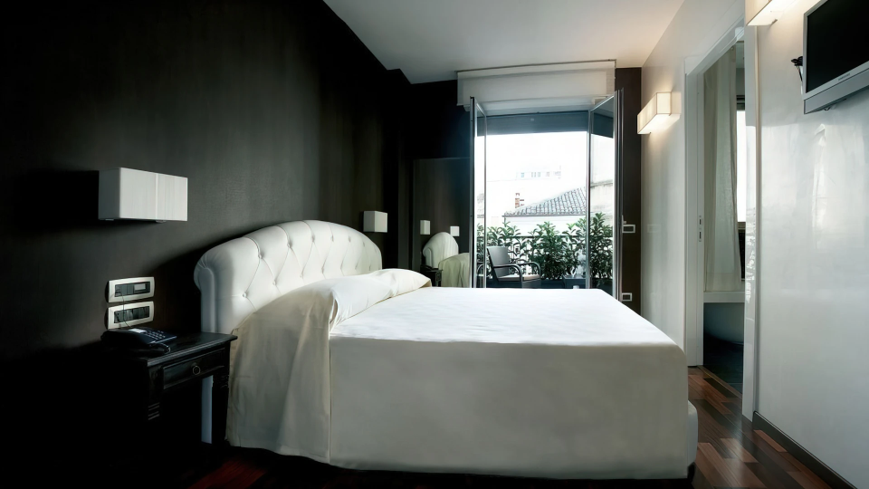 Suite mit möbliertem Balkon