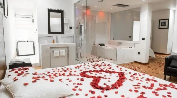 Suite con vasca e doccia con cromoterapia