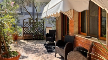 Möblierte Außenbereiche