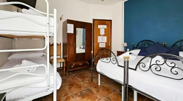 Camera quadrupla con letti a castello