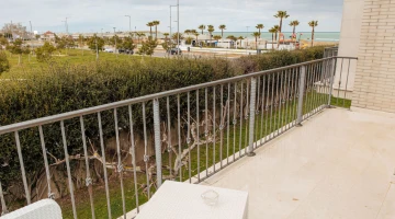 Chambre avec balcon donnant sur la mer