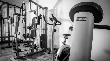 Espace fitness avec équipements Technogym