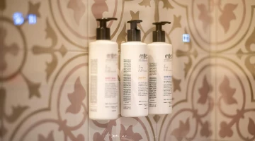 Persönliche Hygieneprodukte in der Dusche