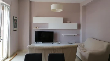Zona soggiorno con balcone in appartamento