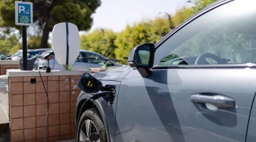 Electric vehicle charging station