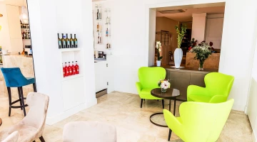 Relaxation areas in the hall