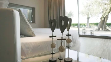 Double bedroom with private patio