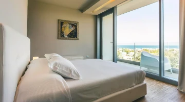 Double bedroom with furnished balcony