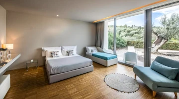 Triple room with private patio