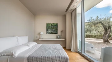 Double bedroom with private patio