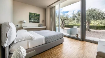 Double bedroom with private patio