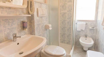 Bagno privato con box doccia