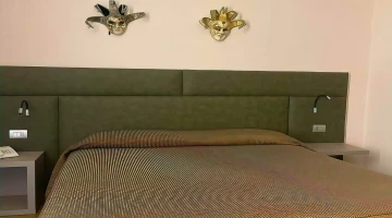 Particolare del letto matrimoniale