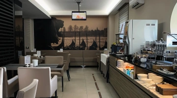 Breakfast room with buffet