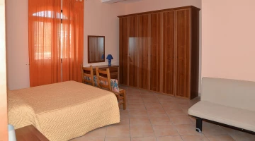 Kleiderschrank im Hauptschlafzimmer