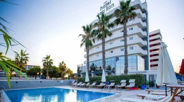 Sea Lion Hotel
