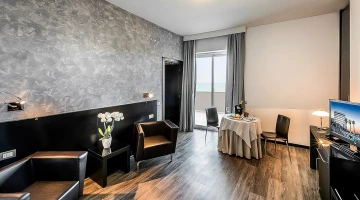 Suite Junior avec fauteuils et TV