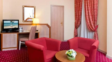 TV et fauteuils dans la Chambre Supérieure