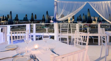 Aménagement d&#39;une terrasse sur la plage